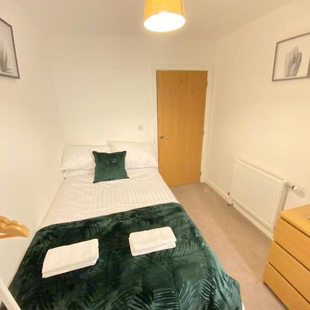 3 Bedrooms Double Or Single Beds, 2 Parking Spaces! Wifi & Smart Tv'S, Balcony Portsmouth Eksteriør bilde