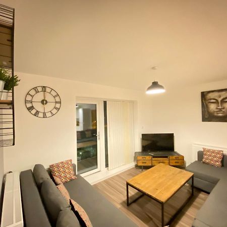 3 Bedrooms Double Or Single Beds, 2 Parking Spaces! Wifi & Smart Tv'S, Balcony Portsmouth Eksteriør bilde