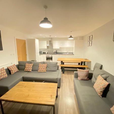 3 Bedrooms Double Or Single Beds, 2 Parking Spaces! Wifi & Smart Tv'S, Balcony Portsmouth Eksteriør bilde