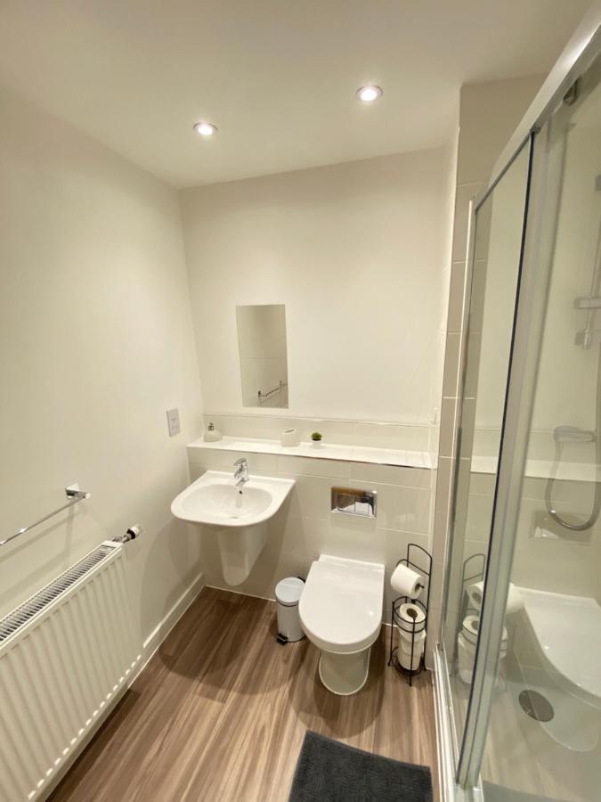 3 Bedrooms Double Or Single Beds, 2 Parking Spaces! Wifi & Smart Tv'S, Balcony Portsmouth Eksteriør bilde