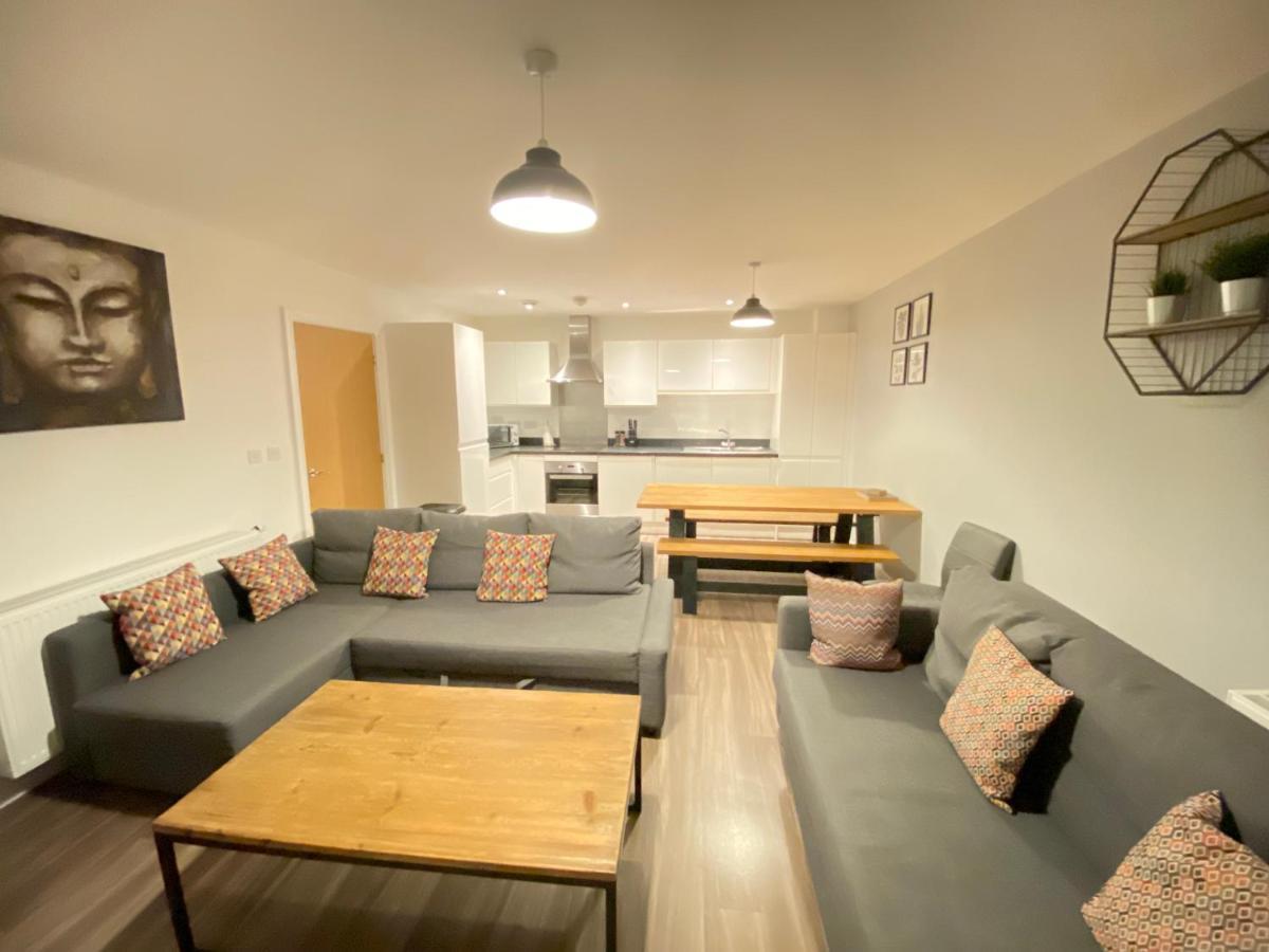 3 Bedrooms Double Or Single Beds, 2 Parking Spaces! Wifi & Smart Tv'S, Balcony Portsmouth Eksteriør bilde