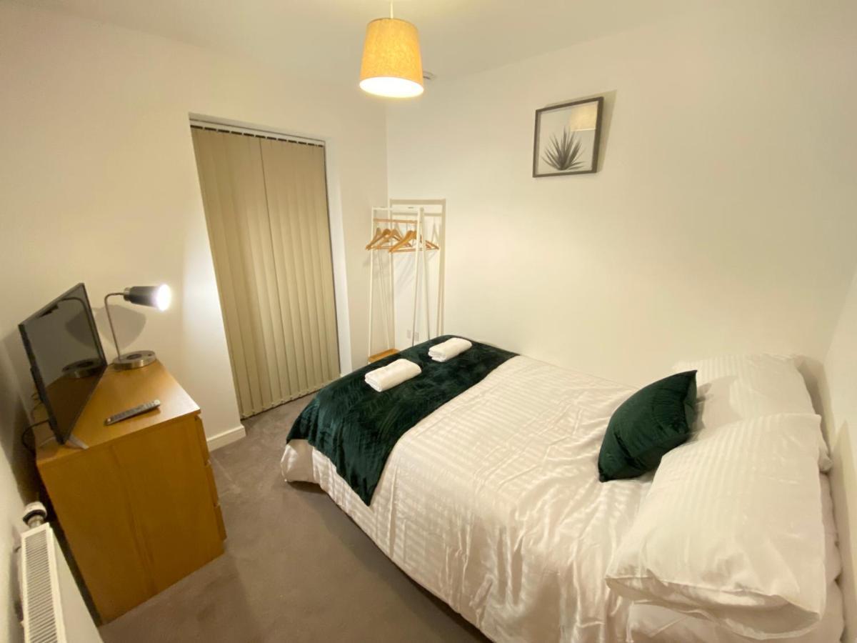 3 Bedrooms Double Or Single Beds, 2 Parking Spaces! Wifi & Smart Tv'S, Balcony Portsmouth Eksteriør bilde