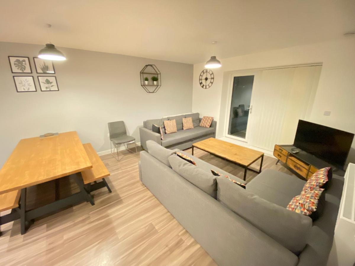 3 Bedrooms Double Or Single Beds, 2 Parking Spaces! Wifi & Smart Tv'S, Balcony Portsmouth Eksteriør bilde