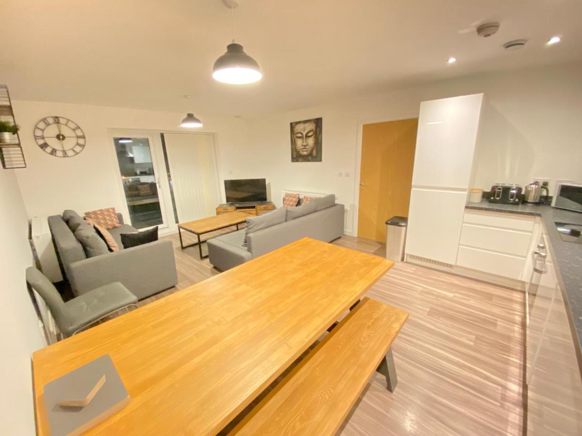 3 Bedrooms Double Or Single Beds, 2 Parking Spaces! Wifi & Smart Tv'S, Balcony Portsmouth Eksteriør bilde
