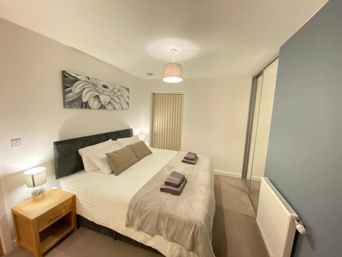 3 Bedrooms Double Or Single Beds, 2 Parking Spaces! Wifi & Smart Tv'S, Balcony Portsmouth Eksteriør bilde